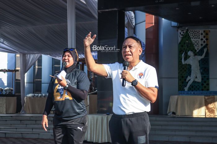 Menteri Pemuda dan Olahraga Republik Indonesia, Zainudin Amali (kanan), sedang memberikan sambutan di Kantor Kemenpora, Senayan, Jakarta, Jumat (10/3/2023).