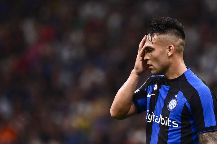 Lautaro Martinez gagal cetak gol dari tendangan penalti dalam laga Spezia vs Inter Milan pada lanjutan Liga Italia (10/3/2023).