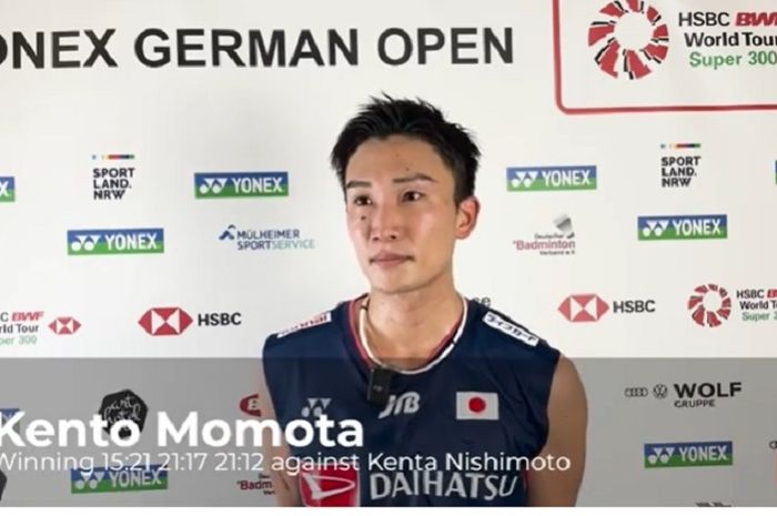 Tunggal putra Jepang, Kento Momota saat diwawancarai usai memastikan tiket babak semifinal German Open 2023, Sabtu (11/3/2023) dini hari WIB.