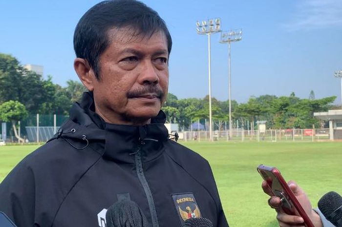 Pelatih timnas U-22 Indonesia, Indra Sjafri, di latihan timnas U-22 Indonesia, Sabtu (11/3/2023)