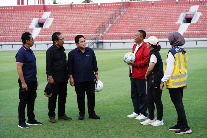 Setelah dari Solo, Erick Thohir berlanjut ke Bali untuk mengecek persiapan venue Stadion Kapten I Wayan Dipta untuk Piala Dunia U-20 2023 pada Minggu (12/3/2023).