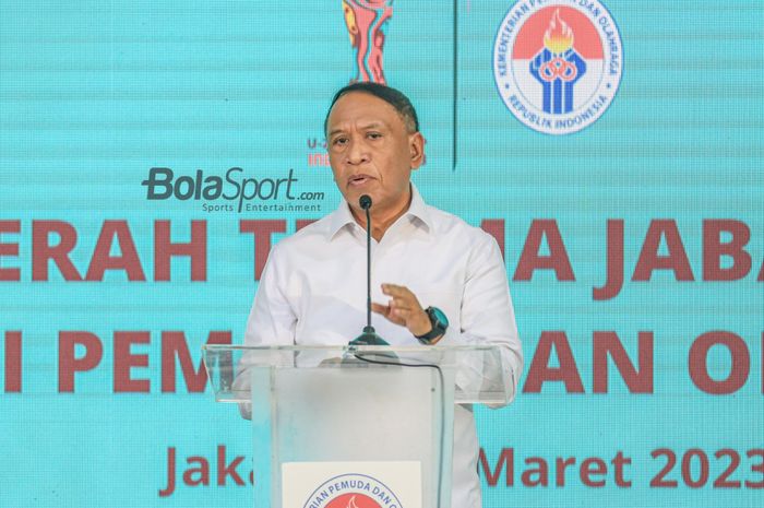 Zainudin Amali sedang memberikan sambutan dalam acara Serah Terima Jabatan Menteri Pemuda dan Olahraga Republik Indonesia di Kantor Kemenpora, Senayan, Jakarta, Kamis (16/3/2023).