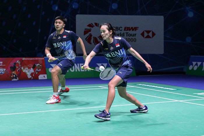 Pasangan ganda campuran Indonesia, Zachariah Josiahno Sumanti/Hediana Julimarbela, pada babak pertama All England Open 2023 di Utilita Arena, Birmingham, Inggris, Rabu (15/3/2023).