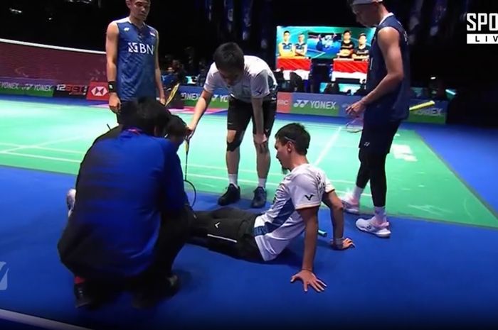 Mohammad Ahsan mengalami cedera pada betis kiri saat final All England Open 2023, menghadapi Fajar Alfian/Muhammad Rian Ardianto, dalam kedudukan 14-20 di Utilita Arena Birmingham, Inggris, Minggu (19/3/2023).