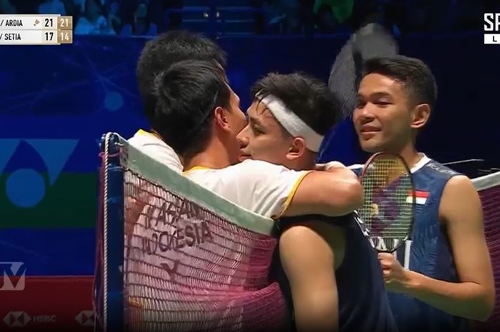 Fajar Alfian/Muhammad Rian Ardianto menjuarai All England Open 2023 usai menang atas Mohammad Ahsan/Hendra Setiawan, di final yang berlangsung di Utilita Arena Birmingham, Inggris, Minggu (19/3/2023).