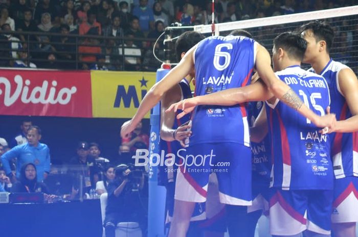 Pemain Jakarta LavAni Allo Bank merayakan poin saat pertandingan menghadapi Jakarta Bhayangkara Presisi pada grand final Proliga 2023 di GOR Among Rogo, Yogyakarta, 19 Maret 2023.