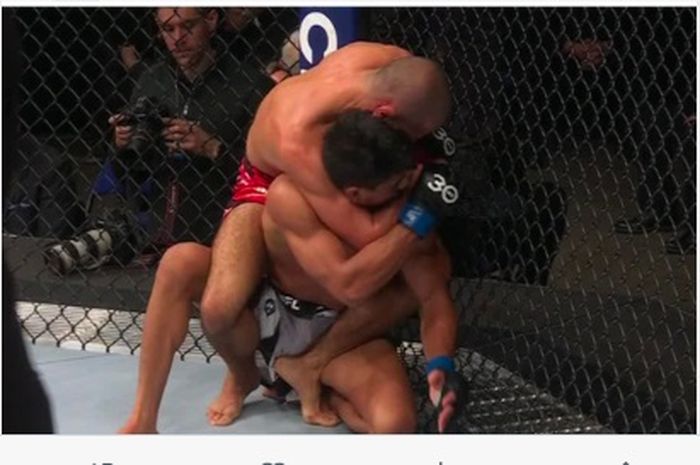 Muhammad Mokaev mengalahkan Jafel Filho dengan kuncian neck crank di UFC 286, Minggu (19/3/2023) WIB di London.