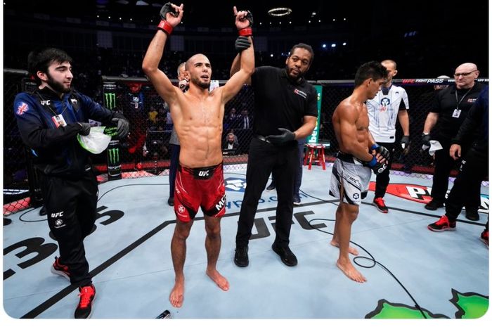 Muhammad Mokaev dinyatakan menang atas Jafel Filho di UFC 286 kendati lututnya sudah nyaris patah, Minggu (19/3/2023) WIB di London.