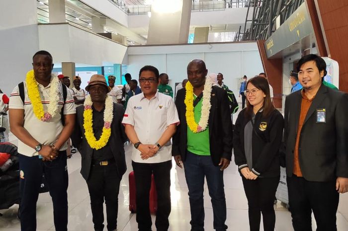 PSSI bersama timnas Burundi di Bandara Internasional Soekarno Hatta, Tangerang, Selasa (21/3/2023)