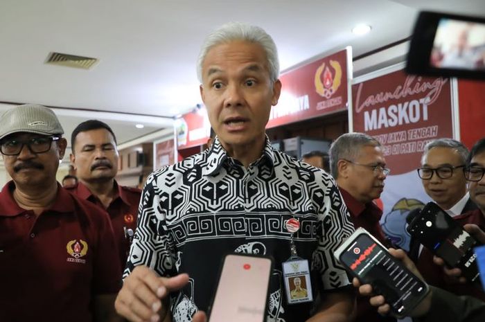Gubernur Jawa Tengah, Ganjar Pranowo kecewa atas keputusan FIFA yang membatalkan Indonesia sebagai tuan rumah Piala Dunia U-20 2023.