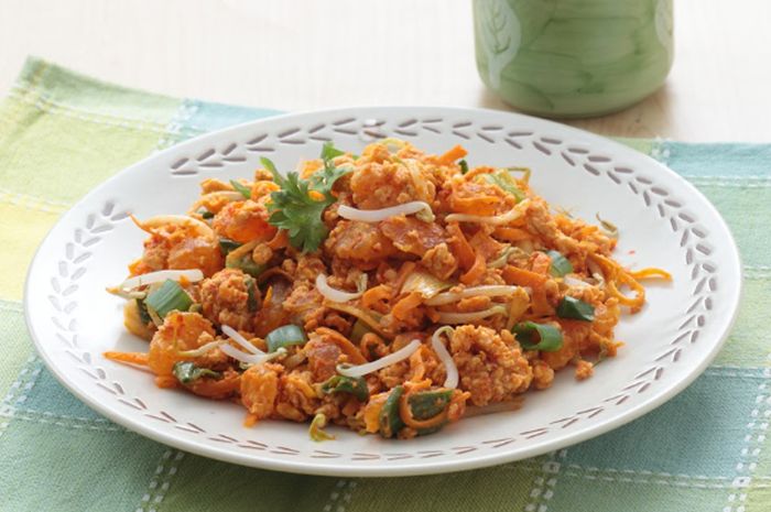 Hidangan orak arik telur asin pedas untuk menu sahur Ramadhan