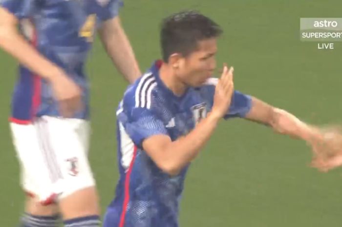 Pemain pengganti timnas Jepang, Takuma Nishimura, berhasil mencegah kekalahan timnya lewat golnya pada menit ke-75 yang membuat laga berakhir 1-1 kontra timnas Uruguay.