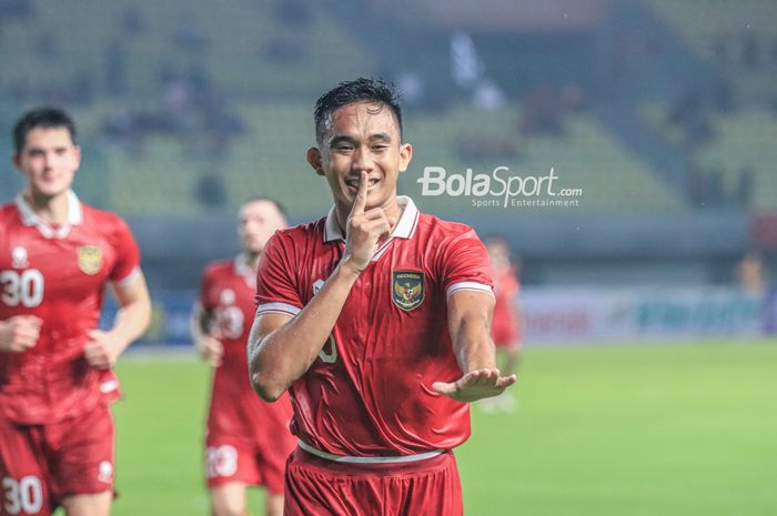 Selebrasi Rizky Ridho setelah mencetak gol ke gawang Burundi di Stadion Patriot, Sabtu (25/3/2023).