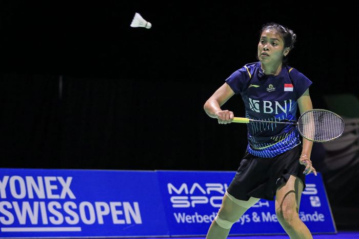 Pebulu tangkis tunggal putri Indonesia, Gregoria Mariska Tunjung, saat tampil pada perempat final Swiss Open 2023 di St. Jakobshalle, Basel, Swiss, 24 Maret 2023.