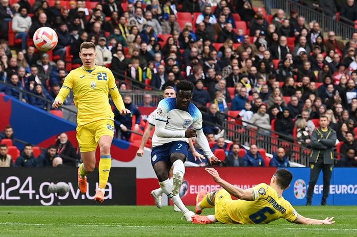 Pemain timnas Inggris, Bukayo Saka, mencetak gol kedua negaranya dalam laga melawan timnas Ukraina di Grup C Kualifikasi Euro 2024 di Stadion Wembley, Minggu (26/3/2023)