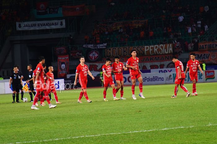 Tim Persija Jakarta saat Laga Derby Melawan Persib Bandung di Stadion Patriot Chandrabhaga