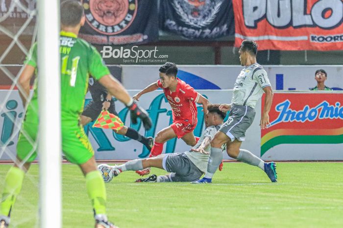 Rio Fahmi pada laga Persija vs Persib di Stadion Patriot, Jumat (31/3/2023).