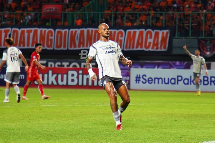 Pemain Persib Bandung, David Da Silva dilaga Derby Persija Jakarta vs Persib Bandung yang berlangsung di Stadion Patriot Chandrabhaga.