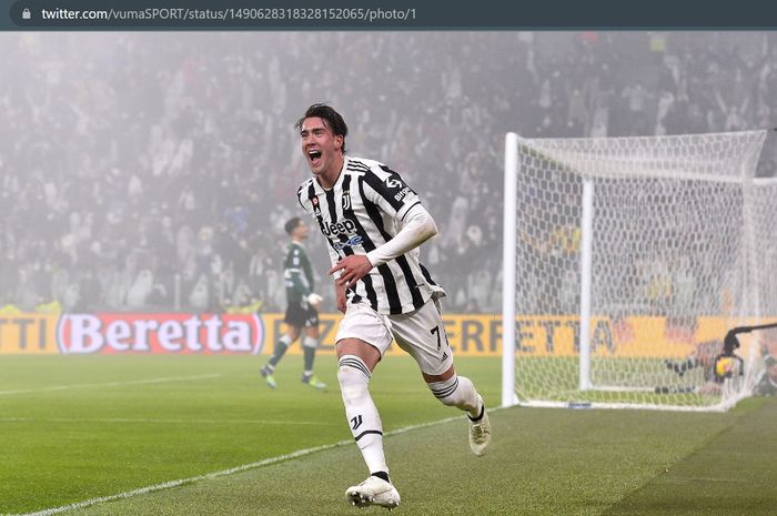 Momen ketika Dusan Vlahovic mencetak gol pertamanya bersama Juventus usai pindah di Januari 2022. Hellas Verona menjadi korban pertamanya di Allianz Stadium.