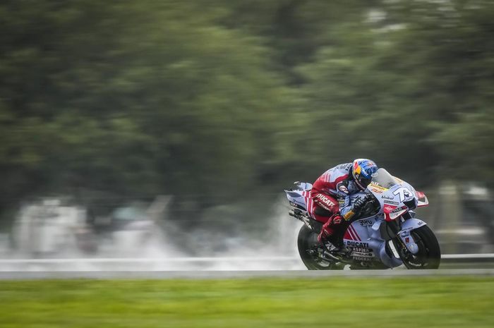 Aksi pembalap Gresini Racing, Alex Marquez memenangi sprint race MotoGP Malaysia 2023