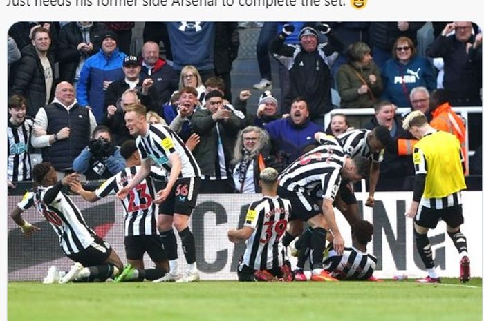 Pemain Newcastle United merayakan gol yang dicetak oleh Joe Willock ke gawang Manchester United dalam laga pekan ke-29 Liga Inggris 2022-2023, Minggu (3/4/2023)
