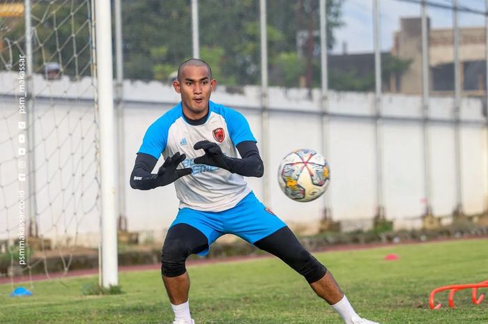 Penjaga gawang PSM Makassar, Harlan Suardi memutuskan untuk menggunduli kepalanya usai timnya meraih juara Liga 1 2022/2023