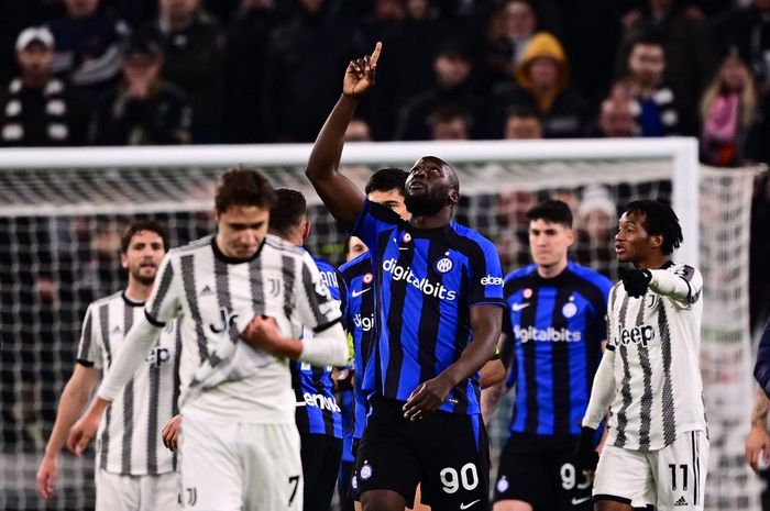 Gol penalti Romelu Lukaku selamatkan Inter Milan dari kekalahan lawan Juventus pada semifinal pertama Coppa Italia (4/4/2023).