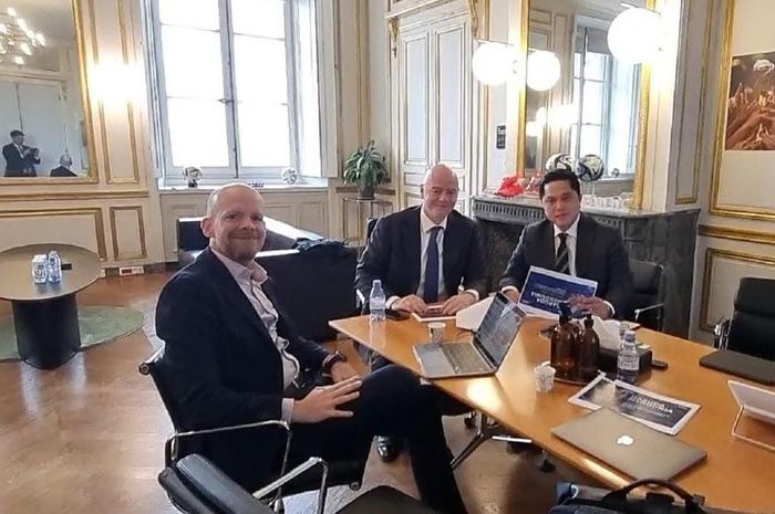 Erick Thohir saat bertemu Presiden FIFA, Gianni Infantino di Paris, Prancis, Kamis (6/4/2023).