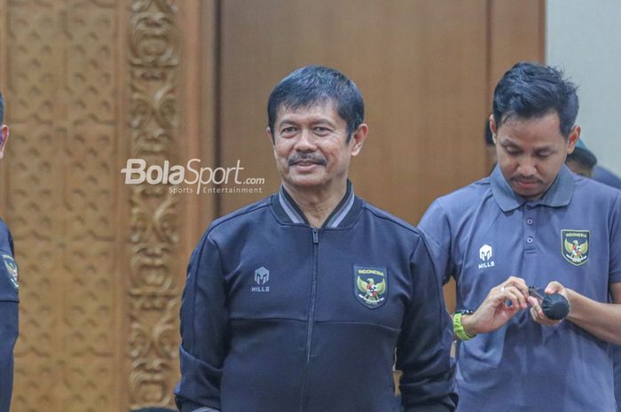 Pelatih timnas U-22 Indonesia, Indra Sjafri, saat ditemui dalam acara syukuran PSSI selamat dari sanksi FIFA di Hotel Sultan, Senayan, Jakarta, Jumat (7/4/2023) malam.