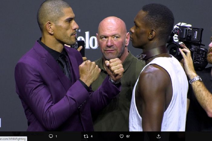 Alex Pereira (kiri) dan Israel Adesanya (kanan) dalam sesi staredown pada konferensi pers jelang UFC 287