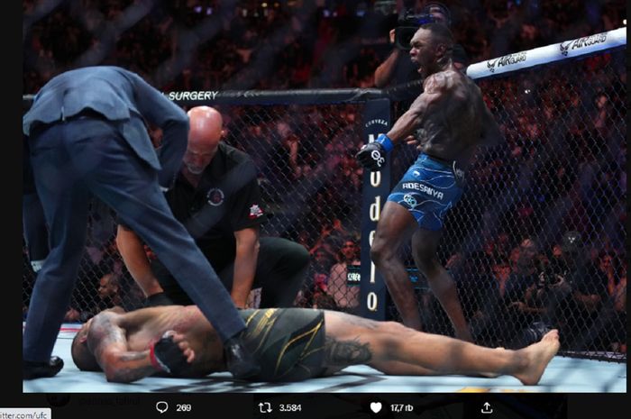 Israel Adesanya melakukan selebrasi menarik anak panah usai berhasil menumbangkan Alex Pereira lewat KO pada main event UFC 287 yang digelar di Kaseya Center, Miami, AS, Sabtu, 8 April 2023