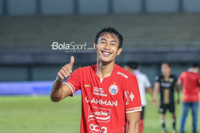Bek Persija Jakarta, Hansamu Yama Pranata, melakukan selebrasi seusai mencetak gol dalam laga pekan ke-33 Liga 1 2022 di Stadion Indomilk Arena, Tangerang Banten, Senin (10/4/2023) malam.