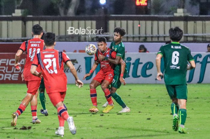 Arema FC kemungkinan besar bakal kembali menjadi musafir seusai mengajukan dua stadion ke PT LIB yakni Stadion Gajayana di Kota Malang dan Stadion Kapten I Wayan Dipta, Gianyar, Bali.