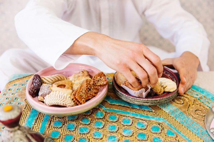 Makan kue lebih berlebihan dapat memicu diabetes.