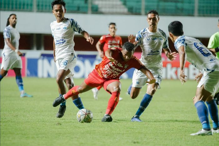 Suasana pertandingan antara Bali United vs PSIS Semarang pada laga pekan ke-34 Liga 1 2022/2023 di Stadion Maguwoharjo, Sleman, Rabu (12/4/2023).
