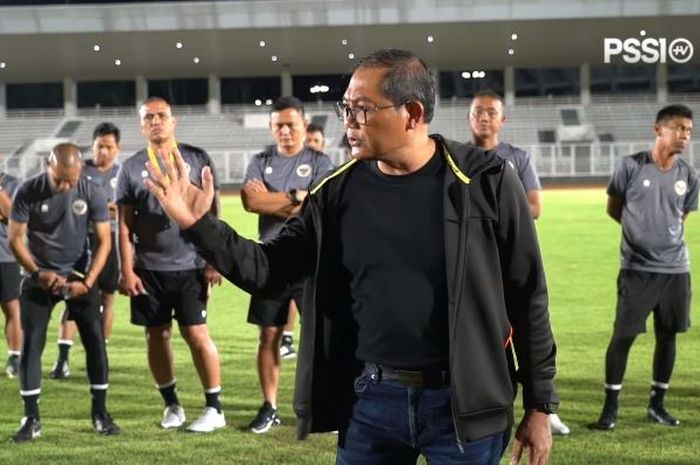 Manajer timnas Indonesia, Sumardji memberi peringatan keras kepada timnas U-22 Indonesia usai laga ujicoba melawan Bhayangkara FC, pada Selasa (11/4/2023).