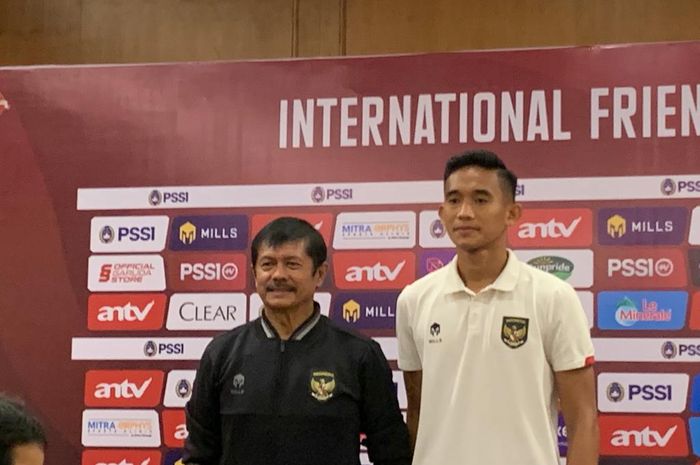 Pelatih Indra Sjafri dan Rizky Ridho dalam sesi jumpa jelang timnas U-22 Indonesia vs Lebanon, Kamis (13/4/2023)