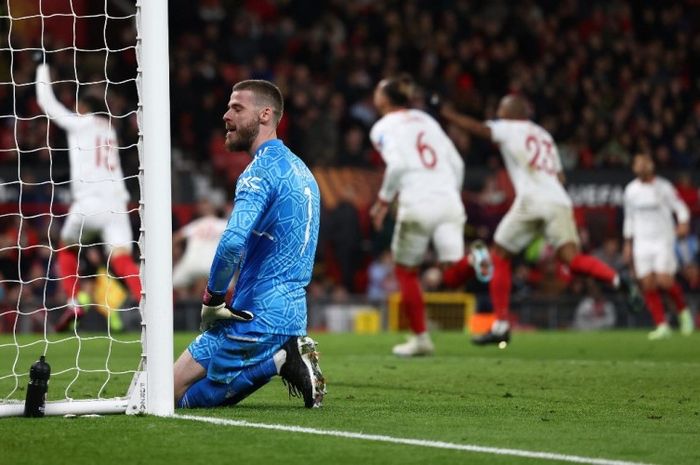 Kiper Manchester United, David de Gea, kebobolan dalam laga kontra Sevilla di Liga Europa 2022-2023.