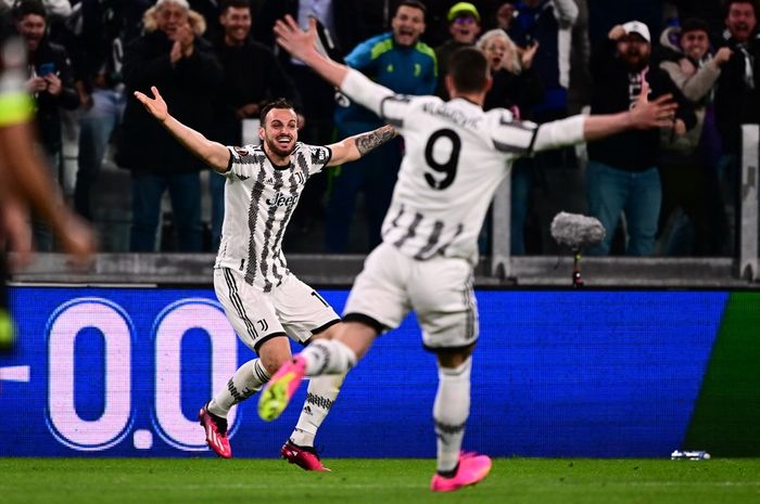 Bek Juventus, Federico Gatti, merayakan gol ke gawang Sporting CP dalam laga leg pertama perempat final Liga Europa di Stadion Allianz, Kamis (13/4/2023).