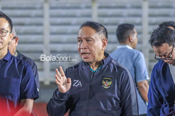 Wakil Ketua Umum PSSI 1, Zainudin Amali, saat memberikan pesan di Stadion Madya, Senayan, Jakarta, Rabu (19/4/2023) malam.