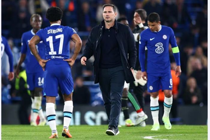 Pelatih interim Chelsea, Frank Lampard (tengah), tidak menyalahkan para pemainnya meski kecewa dengan kekalahan dari Real Madrid di Liga Champions, Rabu (19/4/2023) dini hari WIB di Stamford Bridge