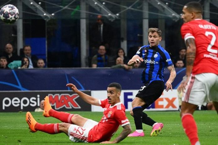 Gelandang Inter Milan, Nicolo Barella, mencetak gol dalam laga leg kedua perempat final Liga Champions melawan Benfica, Rabu (19/4/2023) di Stadion Giuseppe Meazza, Milan.