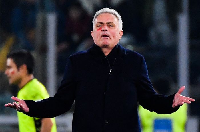 AS Roma mempertimbangkan masa depan Jose Mourinho