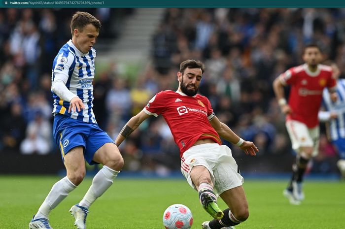 Gelandang Manchester United, Bruno Fernandes, korban terbaru ambisi klub yang terancam tumbang.