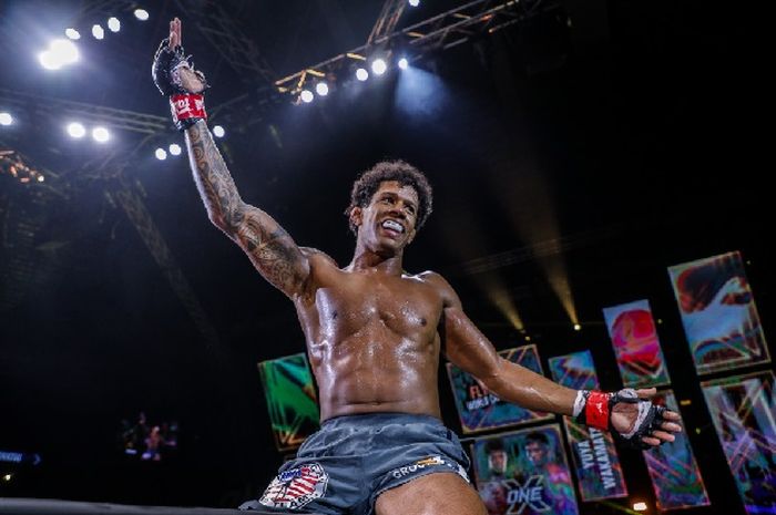 Adriano Moraes, akan melakoni trilogi melawan Demetrious Johnson dalam laga perebutan sabuk juara kelas terbang ONE Championship di ONE Fight Night, 6 Mei 2023.