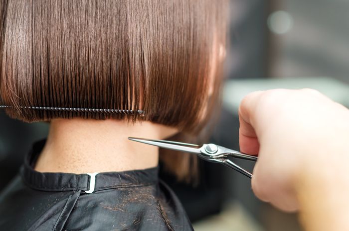 Sebelum Potong, Ini Dia 5 Tips Memilih Gaya Rambut yang Tepat - Parapuan
