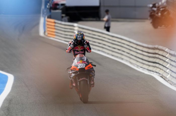 Pembalap penguji Red Bull KTM, Dani Pedrosa, bersiap tampil pada sesi latihan MotoGP Spanyol 2023 di Sirkuit Jerez, Jumat (28/4/2023)