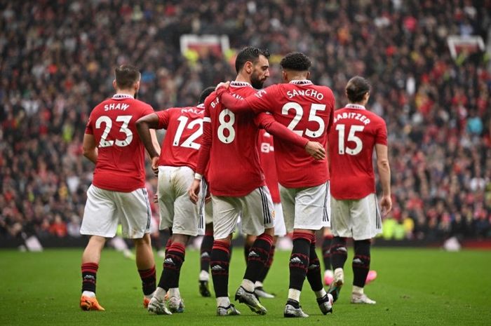 Manchester United menjadi tim yang paling sering finis di posisi 4 besar Liga Inggris. Mereka berhasil mengalahkan pencapaian milik rival-rival mereka seperti Arsenal, Manchester City, dan Liverpool.