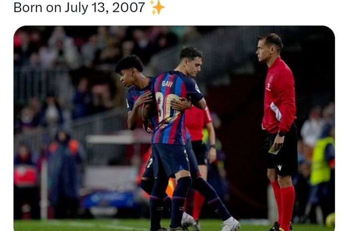 Striker 15 tahun Barcelona, Lamine Yamal (kiri), mendapat beban berat untuk meniru Lionel Messi meski baru menjadi debutan.