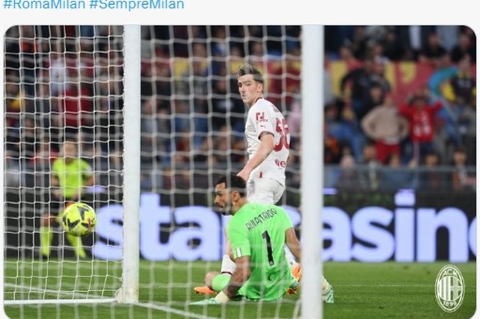 Alexis Saelemaekers mencetak gol yang menyelamatkan AC Milan dari kekalahan dalam laga Liga Italia melawan AS Roma yang berakhir 1-1, Sabtu (29/4/2023) di Stadion Olimpico. 